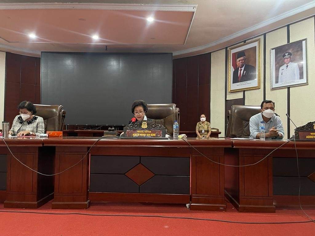 Pimpinan Dan Anggota DPRD Manado Gelar Paripurna Tutup Masa Sidang 2021